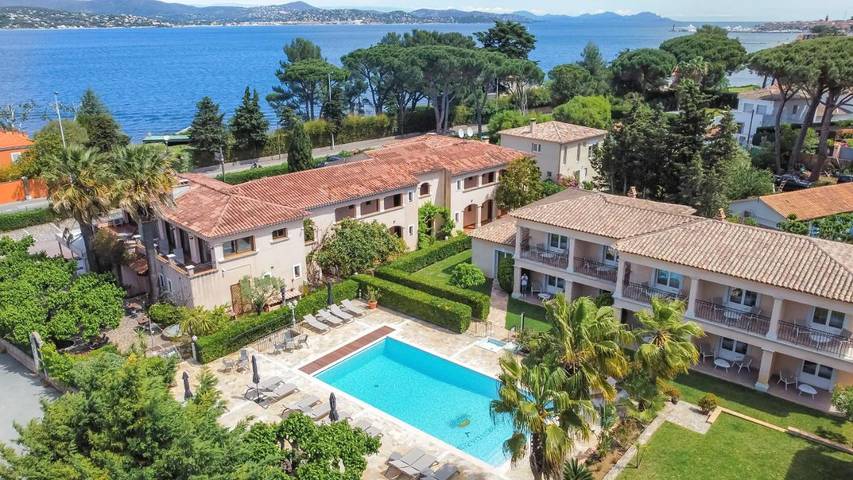 Hôtel pour 2 personnes, avec Balcon et Terrasse ainsi que Jardin et Piscine à Gassin