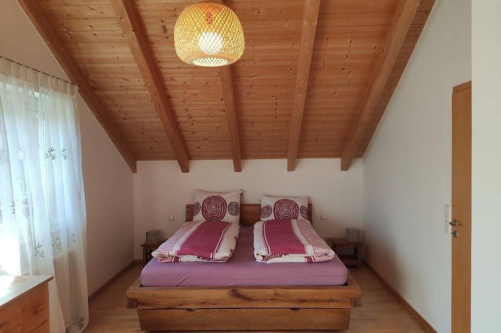 Ganze Wohnung, Ferienhaus (105qm) mit Galerie und Holzterrasse in Hohenau, Ostbayern