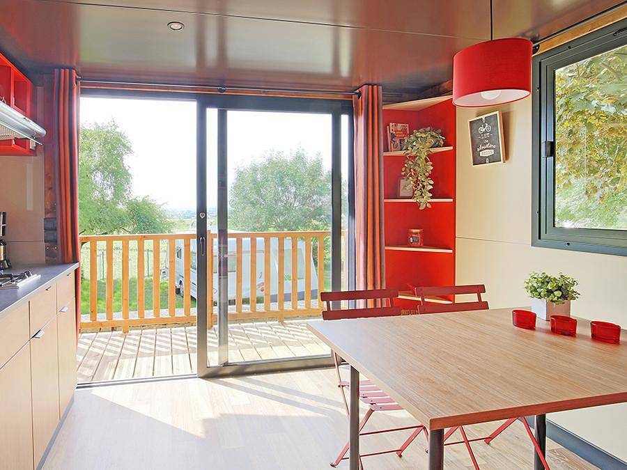 Camping Le Mont Grêle - Hébergement 4 personnes - Roulotte - 22m² - hébergement insolite in Lépin-le-Lac, Région de Chambéry