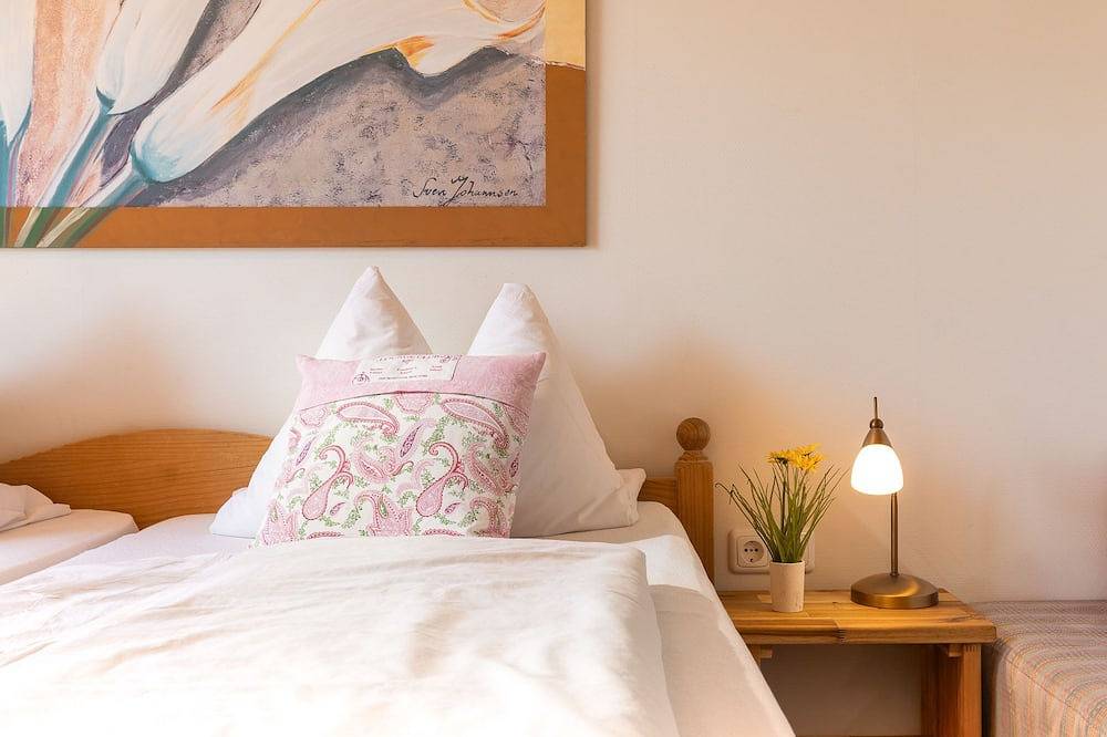 Ganze Wohnung, Doppelzimmer für 2 Gäste mit 21m² in Rohrdorf/Ot Lauterbach in Rohrdorf, Chiemgauer Alpen