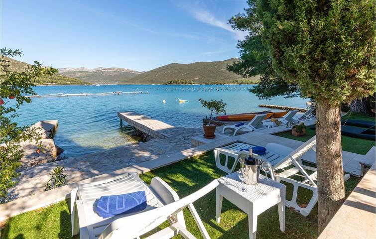 Gemütliche 195 m² große Wohnung mit Pool, WLAN und nur 300 m von der Küste entfernt in Ston, Dubrovnik-Neretva