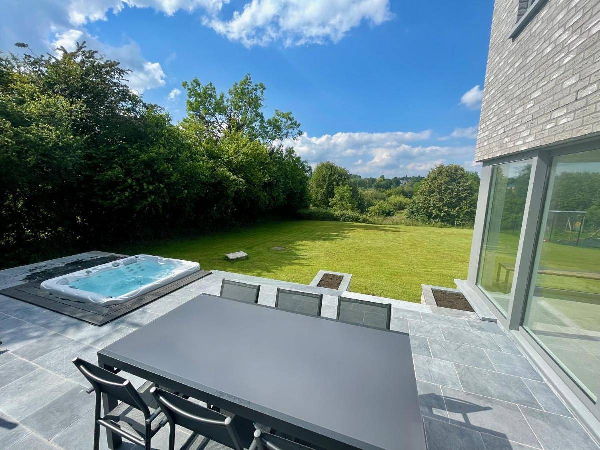 Gîte Le Mirage - Villa 8 pers - Jacuzzi - Billard - Pmr in Namur, Région de Namur