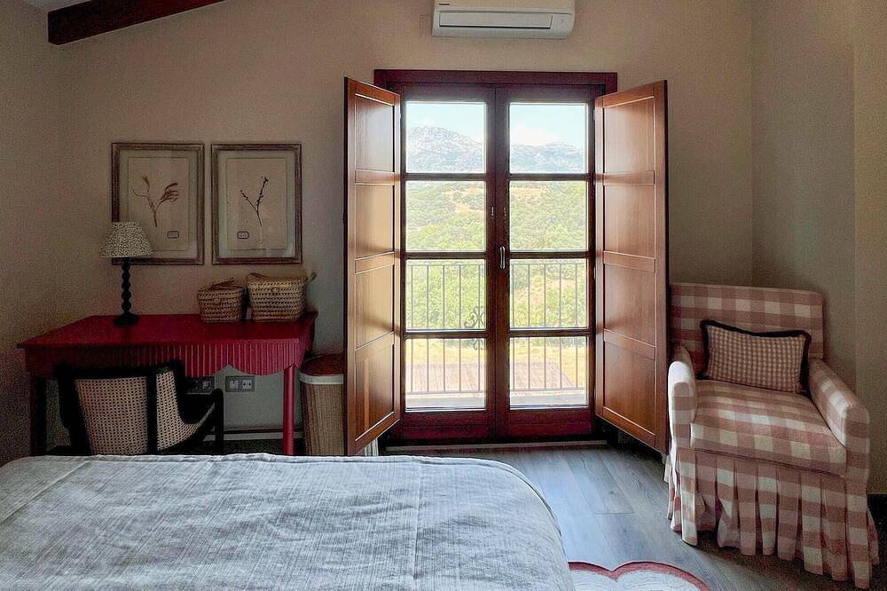 Cozy home in Algatocin with private swimming pool, can be inside or outside in Algatocín, Los Alcornocales