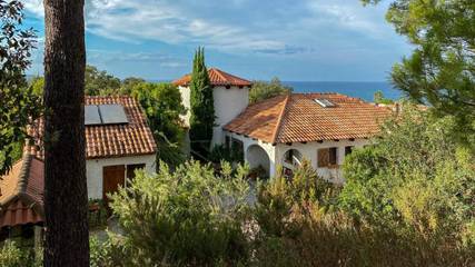 Chambre d’hôte pour 3 personnes, avec jardin et vue, animaux acceptés à Linguizzetta