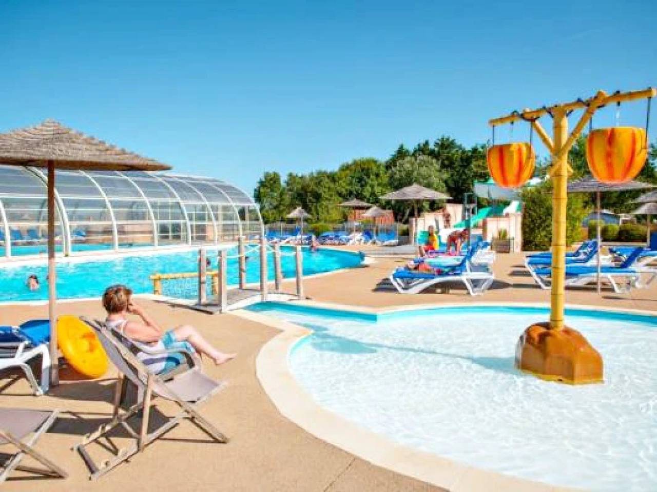 Zecamping 4* avec club enfant piscine couverte 1km plage dog friendly in Givrand, Vallée de la Loire