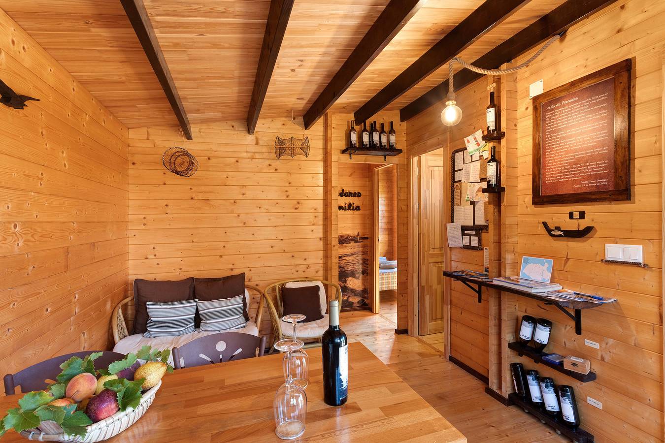 Hütte 'Casa Em Madeira Com Jardim Privado' mit privater Terrasse, privatem Garten und Wlan in Peniche, Leiria District