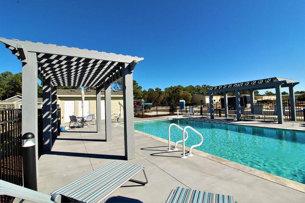 Ganze Wohnung, Crabacabana: The Heart of Corolla Beach Life/Steps to Sand<10 min. in Corolla, Currituck County