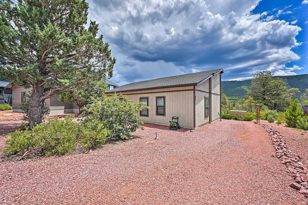 Hot Tub & Views: 'Mountain High Pines Retreat' in Gila County