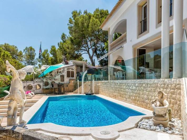 Villa in Palma Bay with Private Pool & Jacuzzi in Bendinat, Calvià