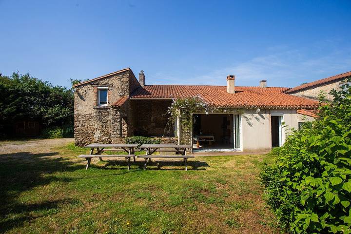 Gîte pour 14 personnes, avec Terrasse et Jardin