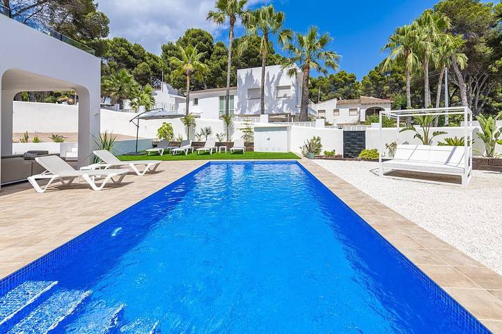 Villa for 6 people, with balcony and garden, with pets in Moraira