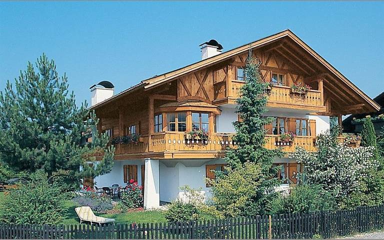 Ferienwohnung für 3 Personen, mit Balkon und Terrasse sowie Garten und Sauna in Füssen