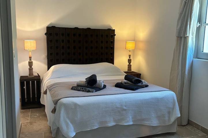 Appartement entier, Petit Mazet avec extérieur, piscine, climatisation. in Cheval-Blanc, Parc naturel régional du Luberon