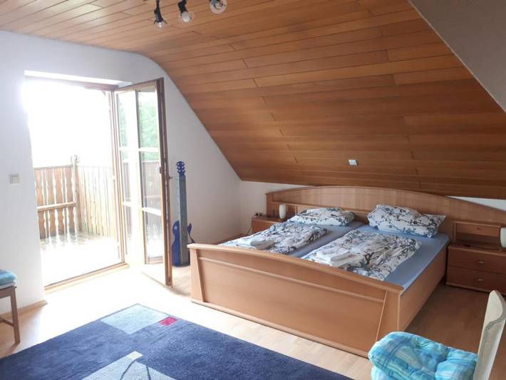 Ferienwohnung, mit Terrasse und Garten sowie Ausblick in Nördlingen - 3