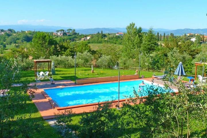 Villa per 2 persone, con giardino e piscina in Fucecchio