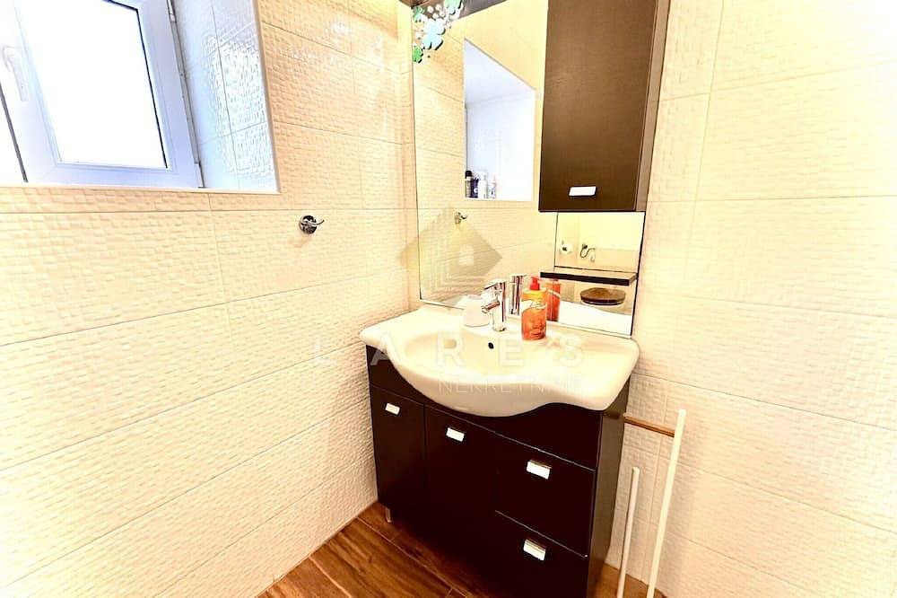 Entire apartment, Apartments House Vukman - One Bedroom Apartment in Novalja, Pag Island