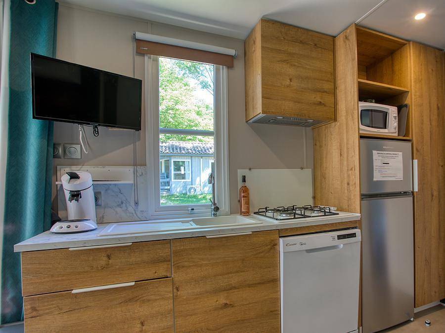 Flower Camping Le Tiradou - Mobilheim 4 personen - Premium O'Hara 29-31m² (2Sch-4Pers) + Halbüberdachte Terrasse + Klima + Lv + Tv in Saint-Vincent-de-Cosse, Périgord Noir