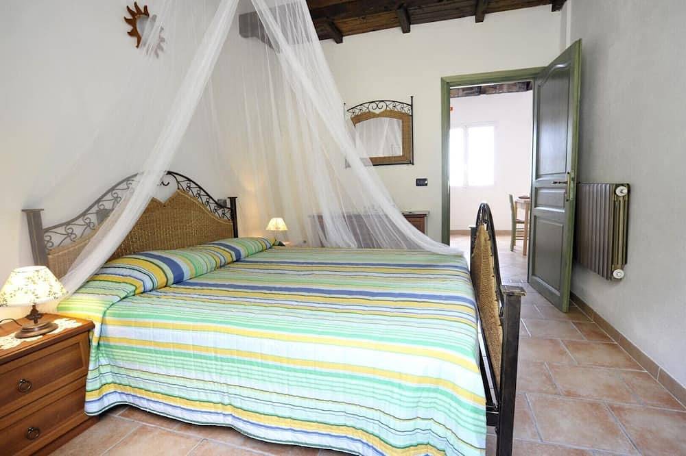 Ganze Wohnung, Holiday home with 3 apartments with private garden with sea view and pool. in Pompeiana, Riviera di Ponente