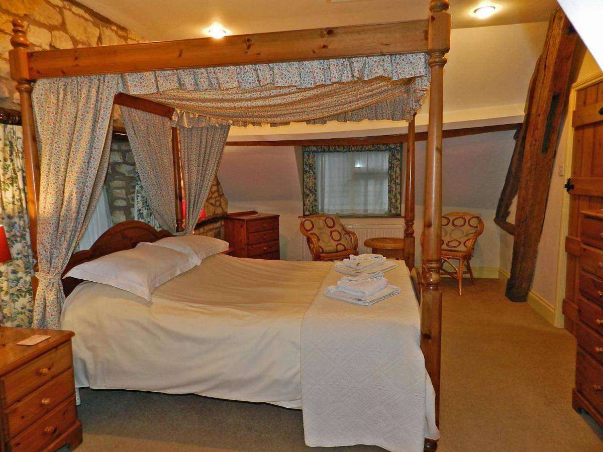 Deluxe Double Room (2 Adults + 1 Child) in Chipping Campden, Gloucestershire