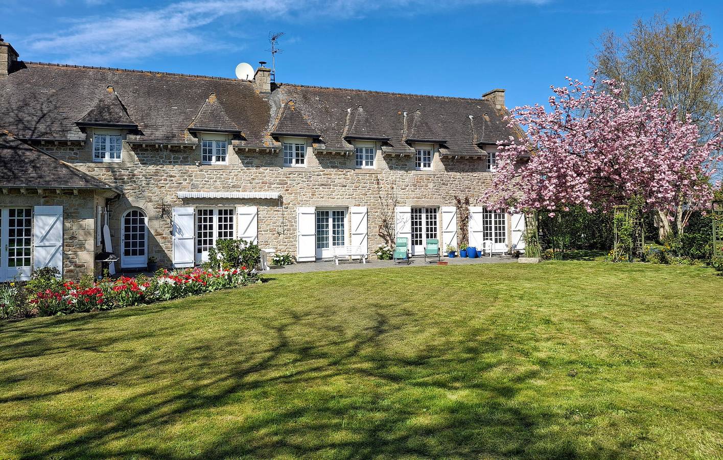 Gemütliche Wohnung mit WiFi, Parkplatz & Garten, 300m nach Plélan-le-Petit in Plélan-le-Petit, Dinan und Umgebung