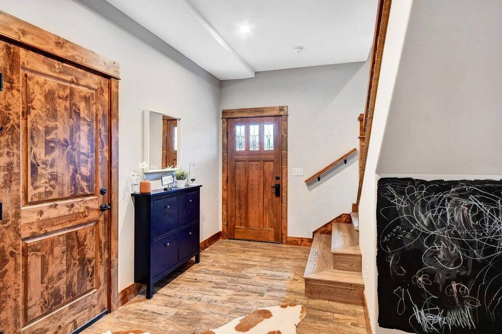 Downtown Wp Villa 1 I Arcade I Hot Tub I Great Views I Bunk Room I Discounted Attractions in Fraser, Arapaho and Roosevelt National Forests