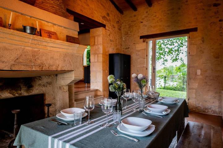 Location de vacances pour 6 personnes, avec vue et jardin dans Civrac-sur-Dordogne