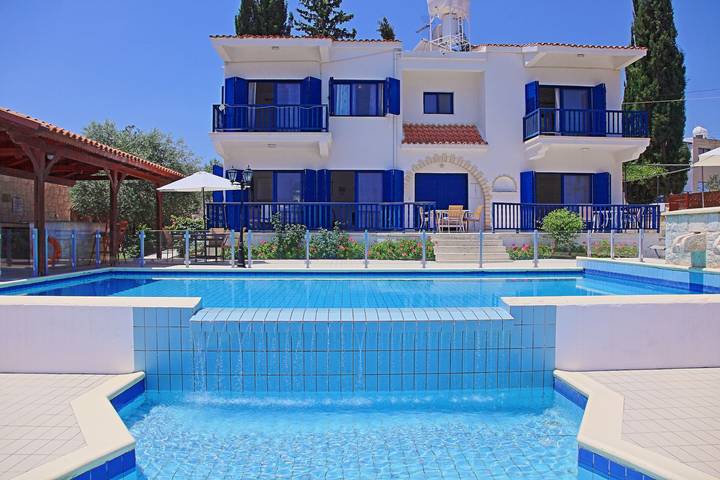 Villa voor 9 personen met tuin in Πόλις Χρυσοχούς, Zuid Cyprus