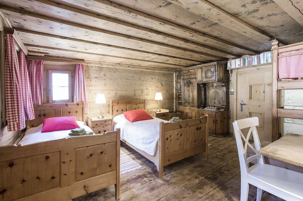 Chesa Paulina: Grosszügiges Engadinerhaus vom 1550 in Zuoz, Sankt Moritz