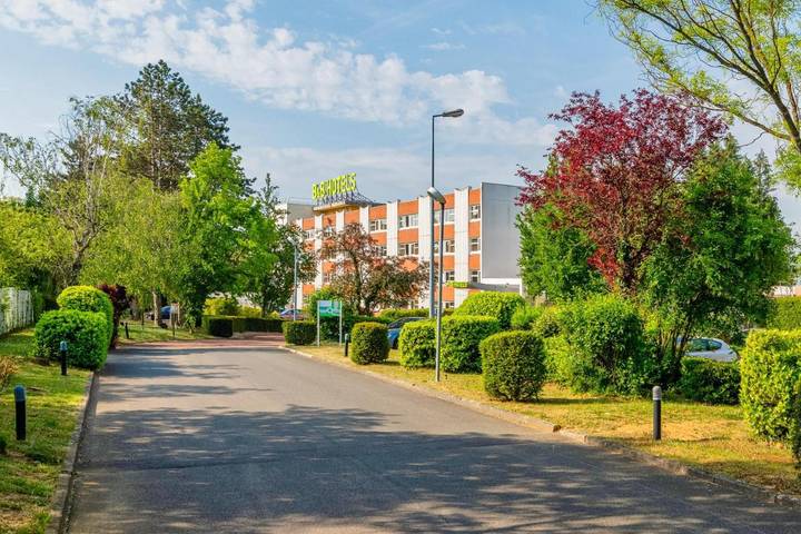 Hôtel pour 3 personnes, avec piscine et jardin, animaux acceptés à Dardilly - 3