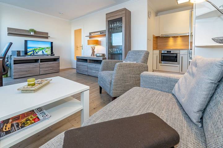 Ganze Wohnung, Zentrale Ferienwohnung mit Balkon und Parkplatz. - nur 200 Meter zum Strand. in Westerland, Sylt (Gemeinde)