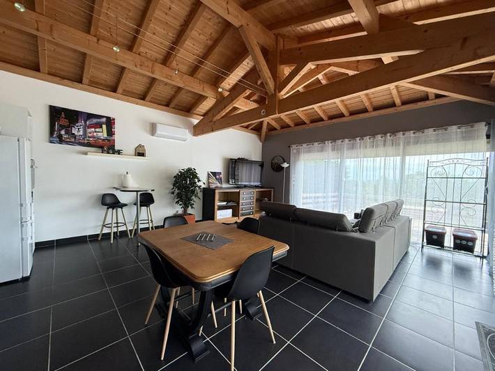 Location de vacances pour 2 personnes, avec Terrasse et Jardin ainsi que Piscine et Vue à Caumont (Gers)