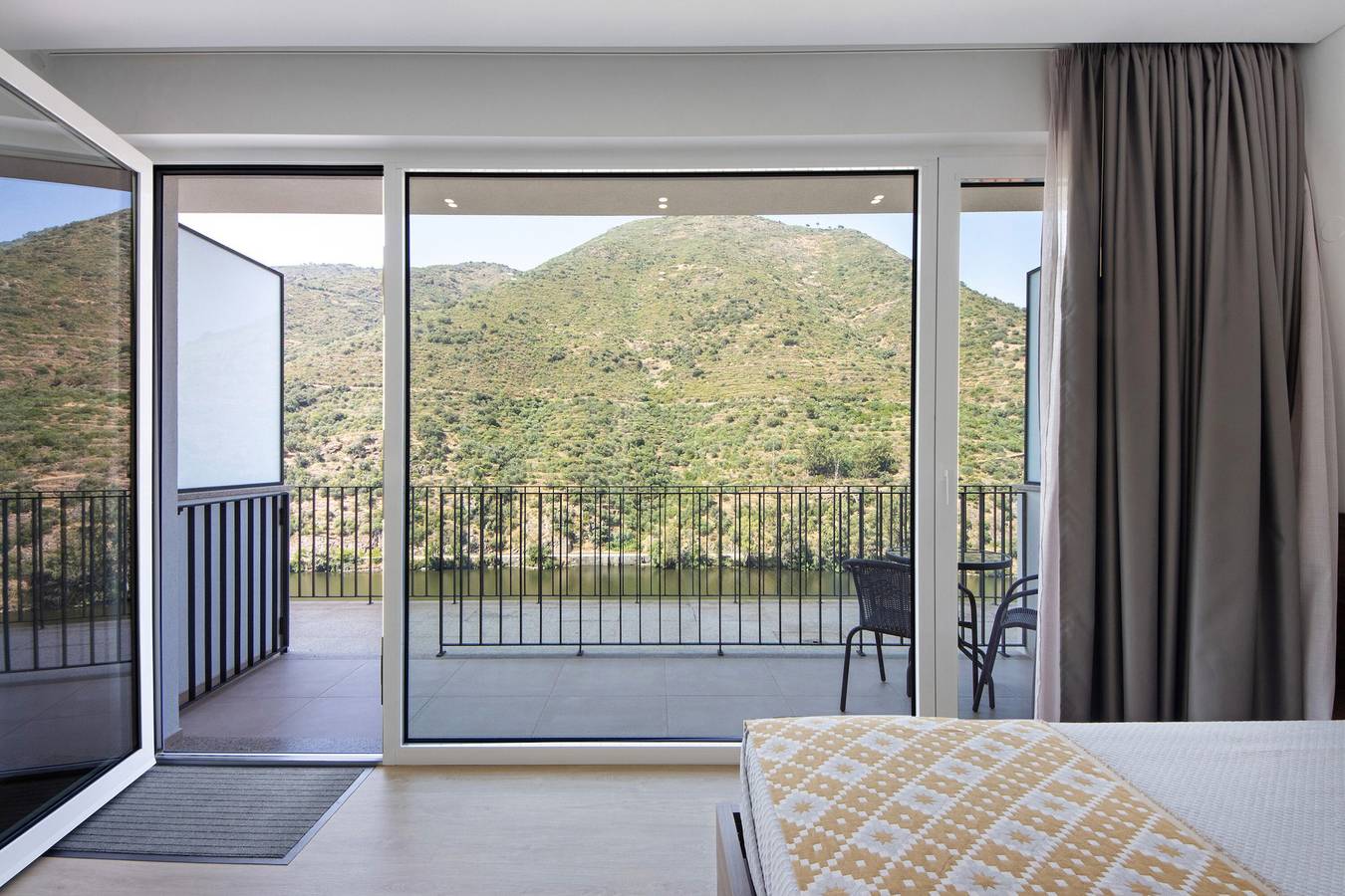 Appartamento intero, Proprietà in un villaggio turistico 'Quinta Da Pedra Caldeira B' con vista sulle montagne in Fontelo, Valle del Douro