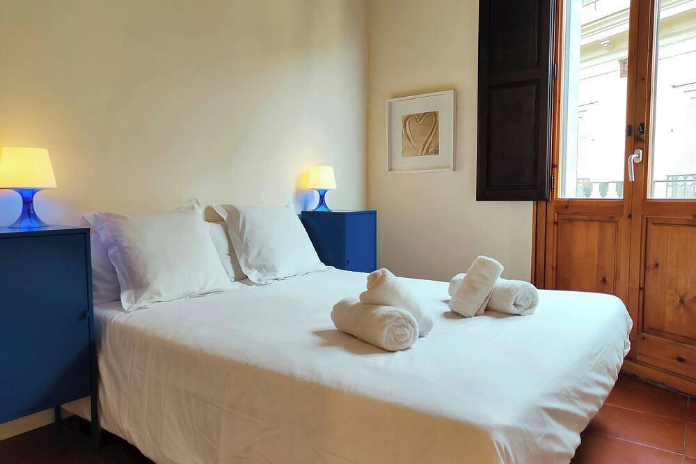 Apartamento entero, Rl Spacious 2-Bed Apt on La Rambla. Wifi &Central in Centro Barcelona, Barcelona