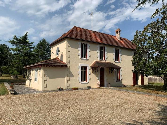 Location de vacances pour 2 personnes, avec Jardin et Vue à Miramont-de-Guyenne