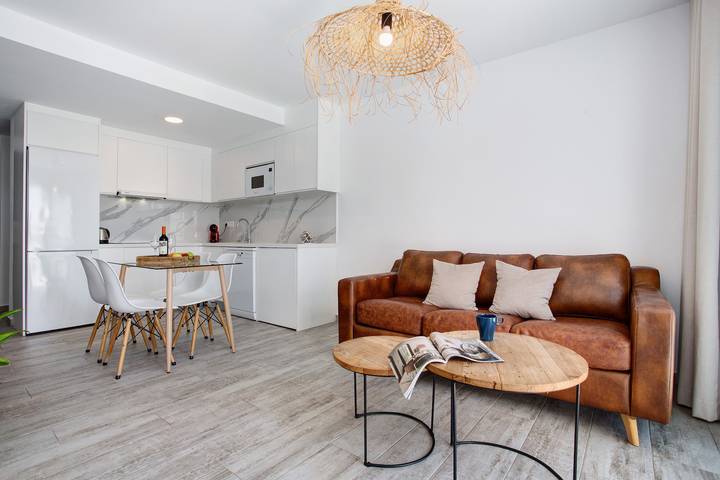 Apartamento entero, Vacaciones 'Casa Sunrise' con vistas al mar, piscina compartida y Wi-Fi in El Jablito, La Oliva