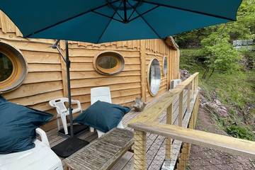 Gîte pour 4 personnes, avec jacuzzi ainsi que terrasse et jardin à Belvédère