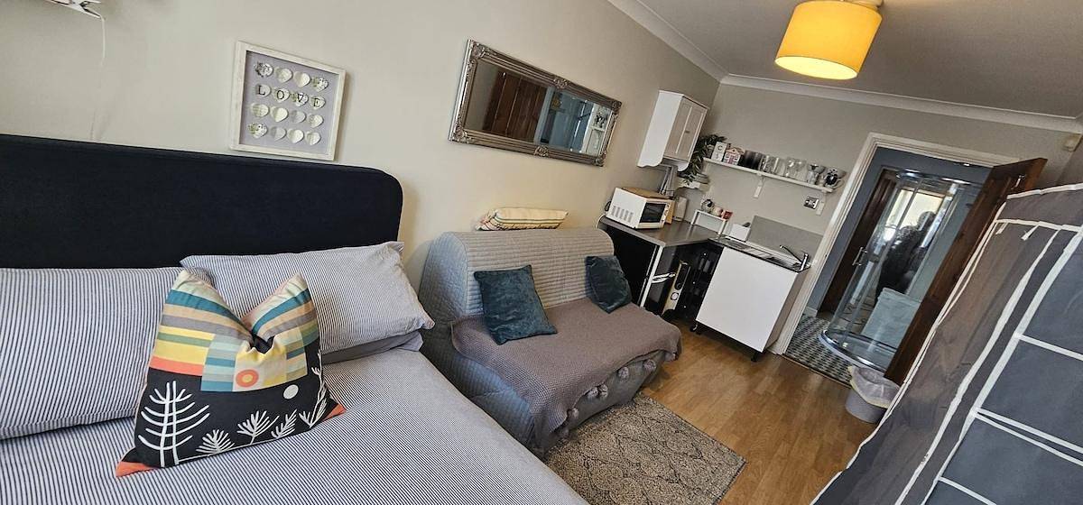 Ganzes Studio, Studio Apartment Sleeps 4 with Parking in Cardiff, Cardiff und Umgebung