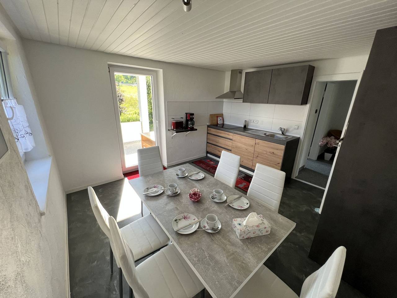 Entire apartment, Apartment 'Ferienwohnung Südlicht' with Private Terrace, Shared Garden and Wi-Fi in Wangen, Region Bodensee-Oberschwaben