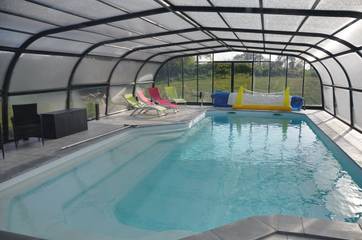 Gîte pour 8 personnes, avec piscine ainsi que jardin et terrasse, animaux acceptés à Pleudaniel