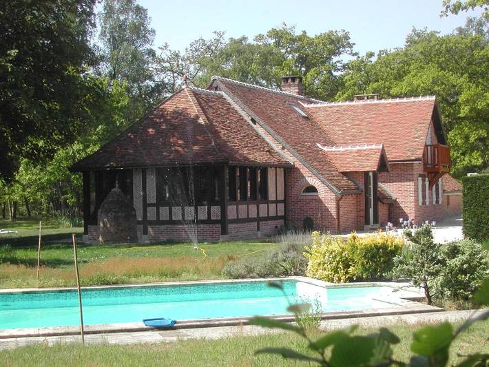 Location de vacances pour 5 personnes, avec vue et piscine ainsi que jardin et vue sur le lac à Dhuizon - 2