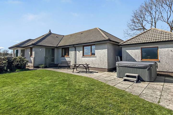 Log cabin for 8 people, with hot tub and garden in Fort William