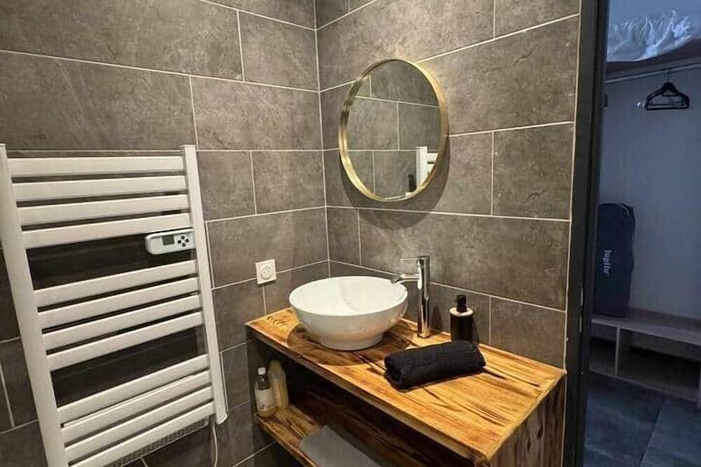 Appartement entier, Grand Studio climatisé - 4 personnes in Carcassonne, Région de Carcassonne