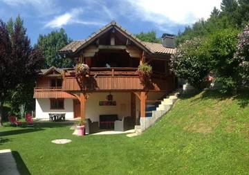 Gîte pour 4 personnes, avec jardin ainsi que vue et terrasse dans Glières-Val-de-Borne