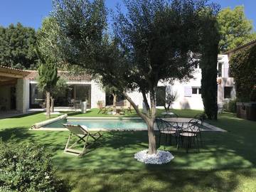 Chambre d’hôte pour 2 personnes, avec piscine ainsi que vue et jardin à L'Isle-sur-la-Sorgue
