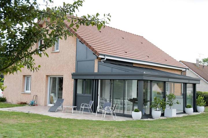 Location de vacances pour 10 personnes, avec Jacuzzi et Terrasse ainsi que Jardin et Vue dans Écury-sur-Coole