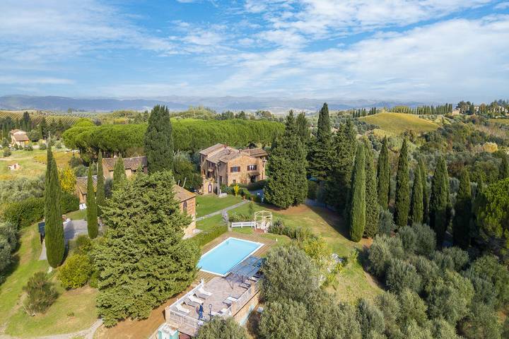 Agriturismo per 5 persone, con terrazza e piscina a Montaione