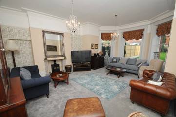 Holiday Home for 25 People in Christchurch, Dorset, Photo 3