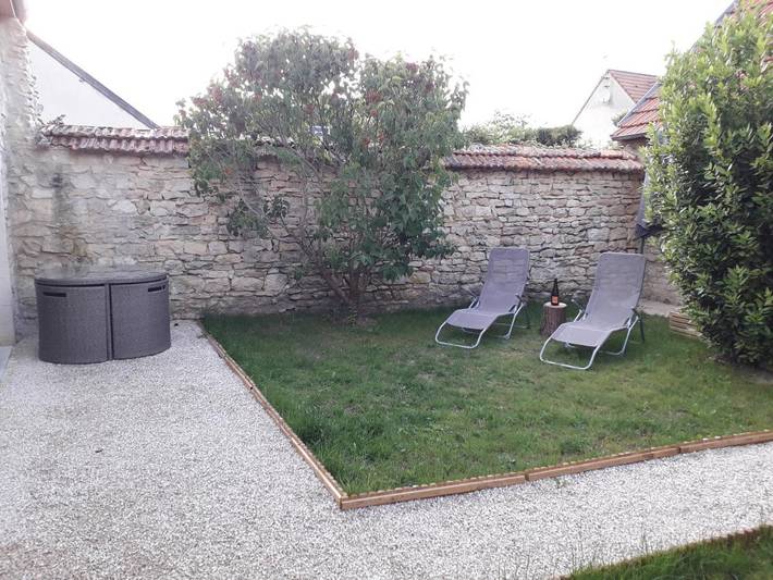 Cottage pour 4 personnes, avec jardin ainsi que jacuzzi et sauna dans Courville