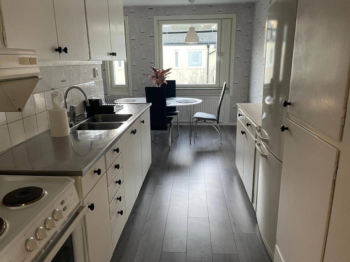 Appartement entier, Large rental unit in Västerås in Västeras, Västmanland