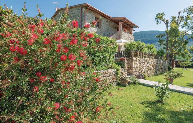 Agriturismo per 6 persone, con piscina e terrazza in Buti